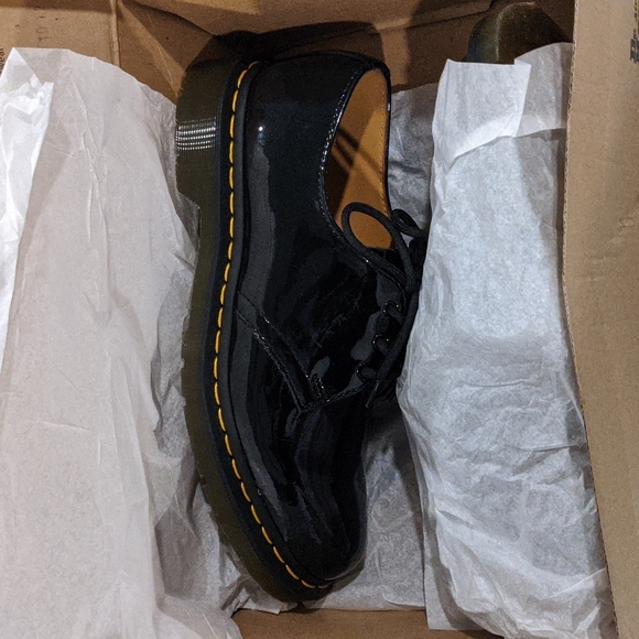 Dr. Marten's Women's Black Patent Leather Oxfords Size 9 - Picture 5 of 6